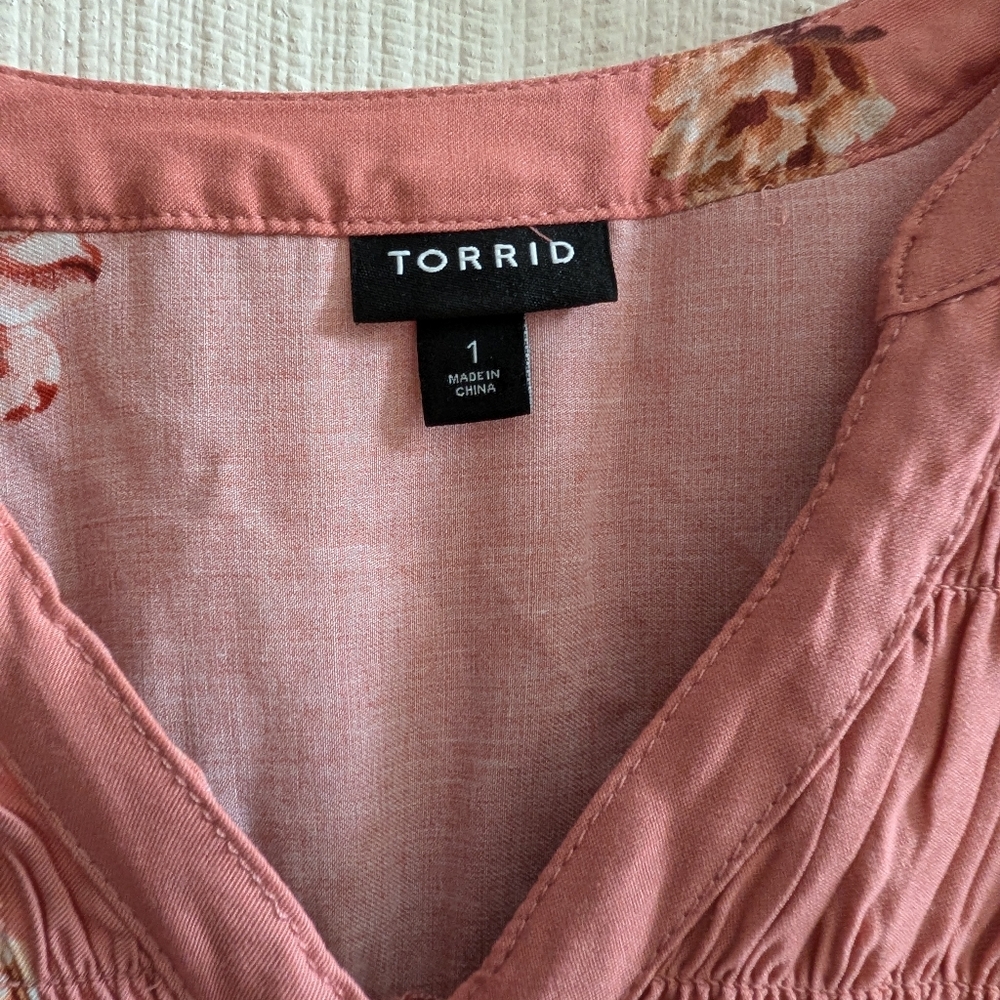 Torrid Women's Coral Print Shirred Top size 0 (Large) - Picture 2 of 5